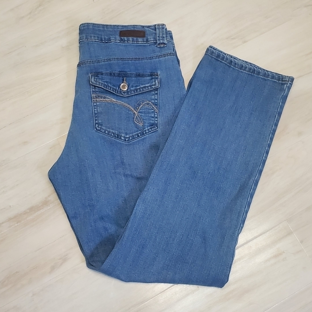Lee Classic Fit Mid-Rise Light Wash Straight Leg Jeans